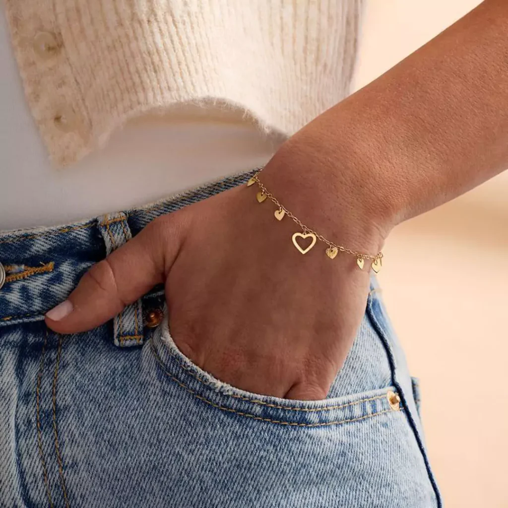 refine gold heart-shaped bracelets 