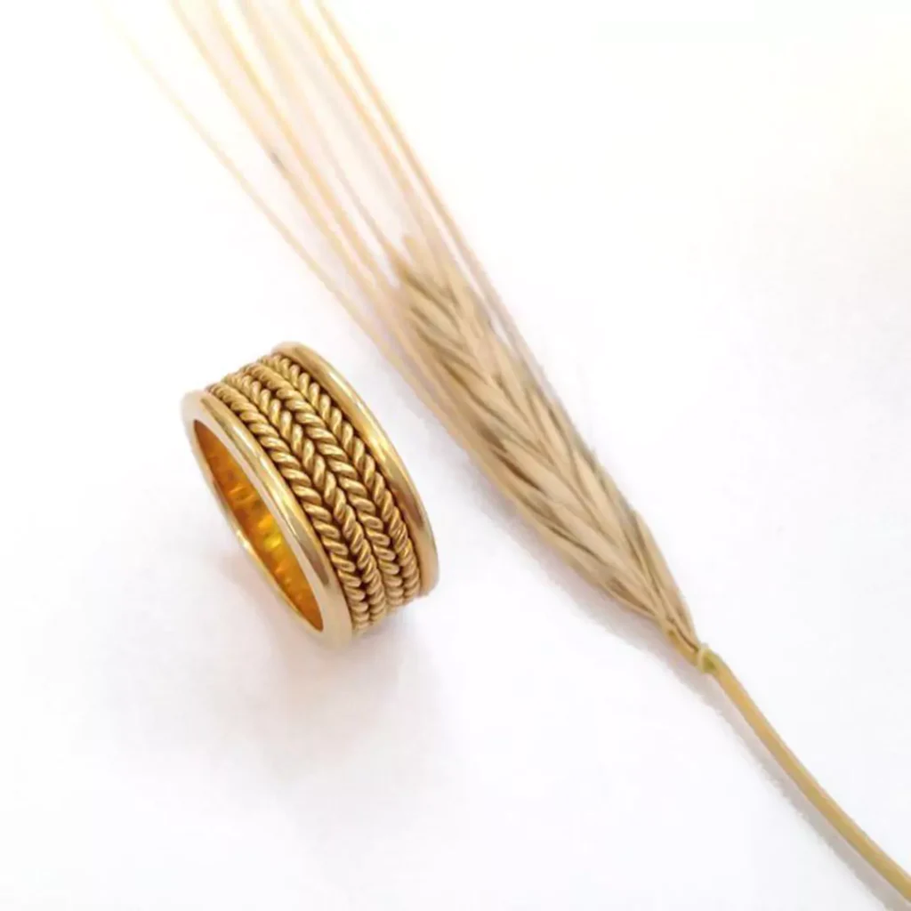 luxurious wheat pattern gold rings