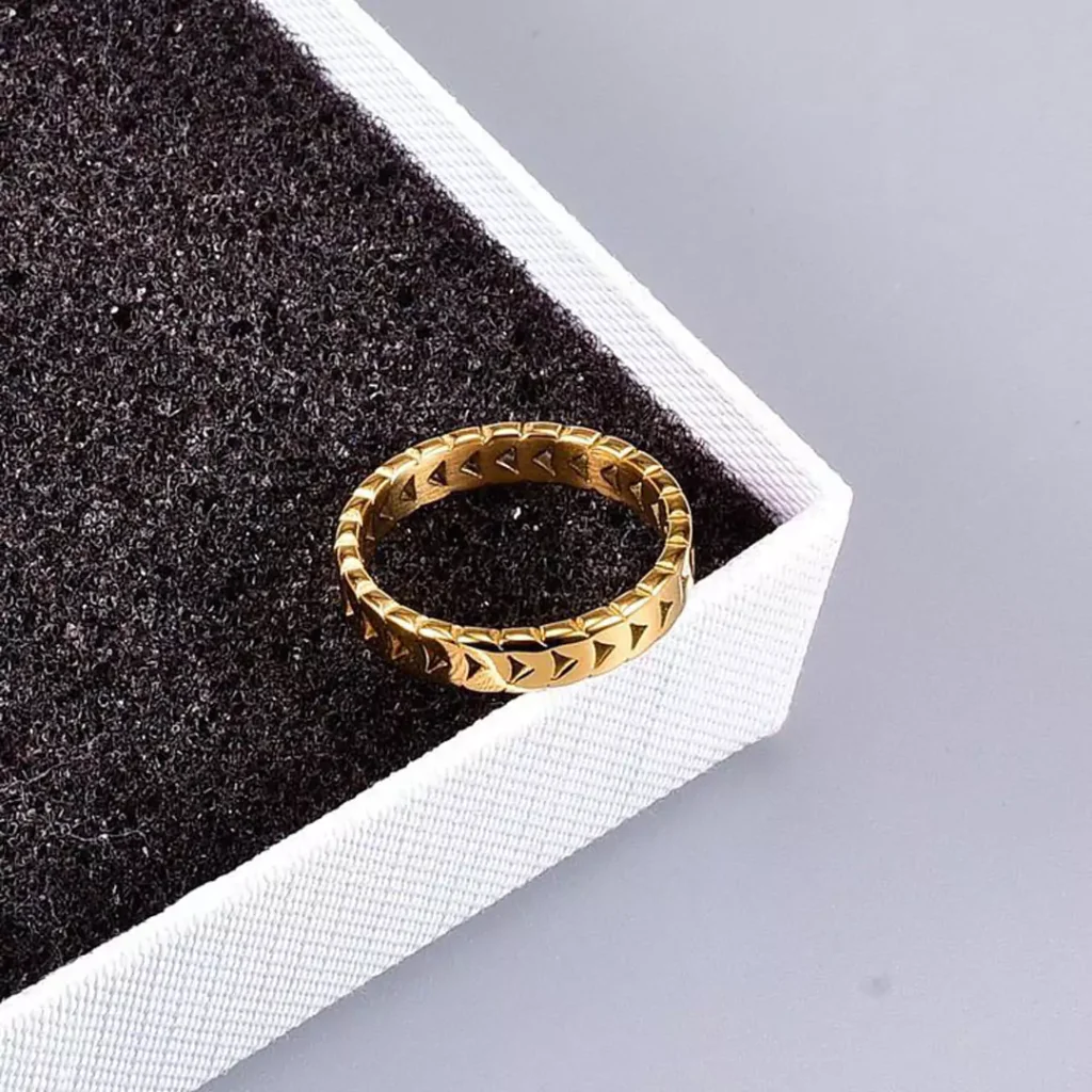 delicate wheat pattern gold rings