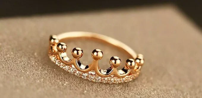 elegant gold crown rings