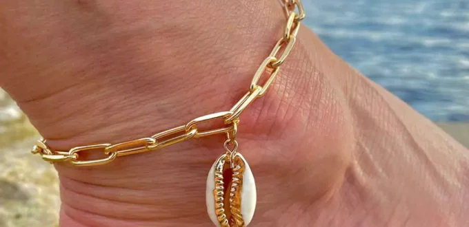 elegant gold shell anklets