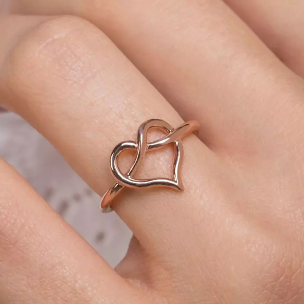 glamorous gold heart-shaped rings for girls 