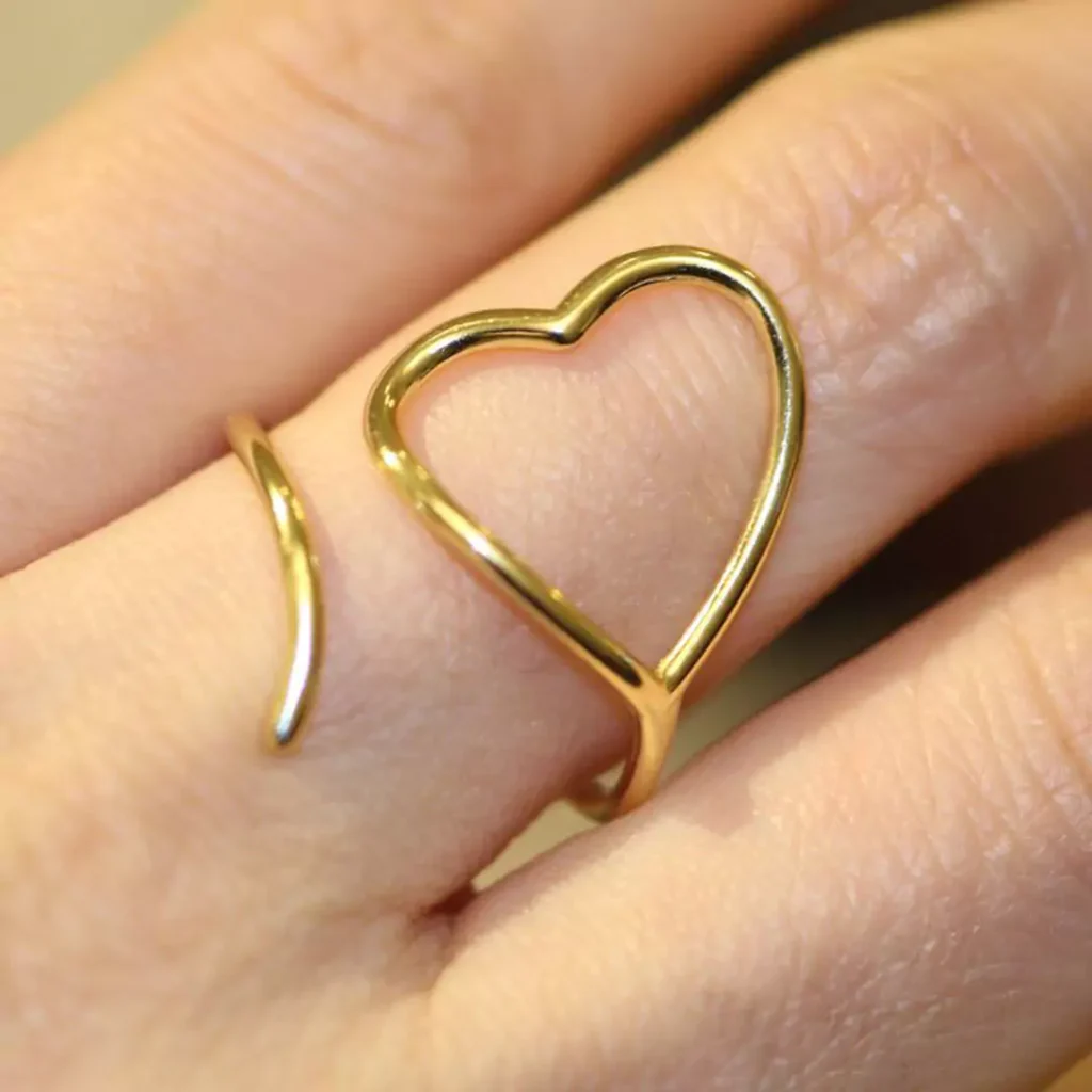 majestic gold heart-shaped rings for girls 