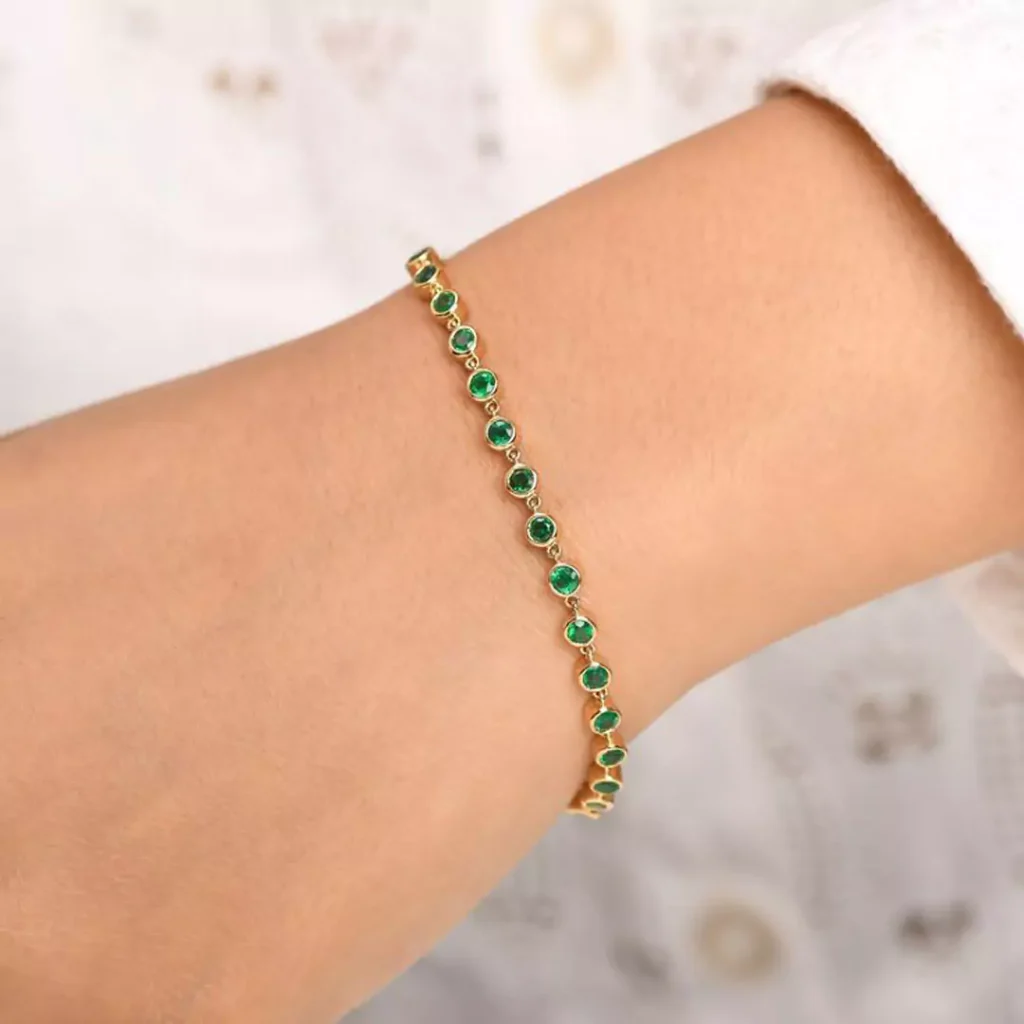 valuable Emerald gold bracelets 