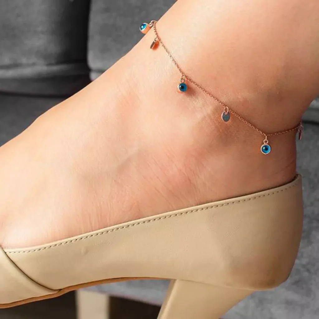 delicate gold eye-shaped anklets 