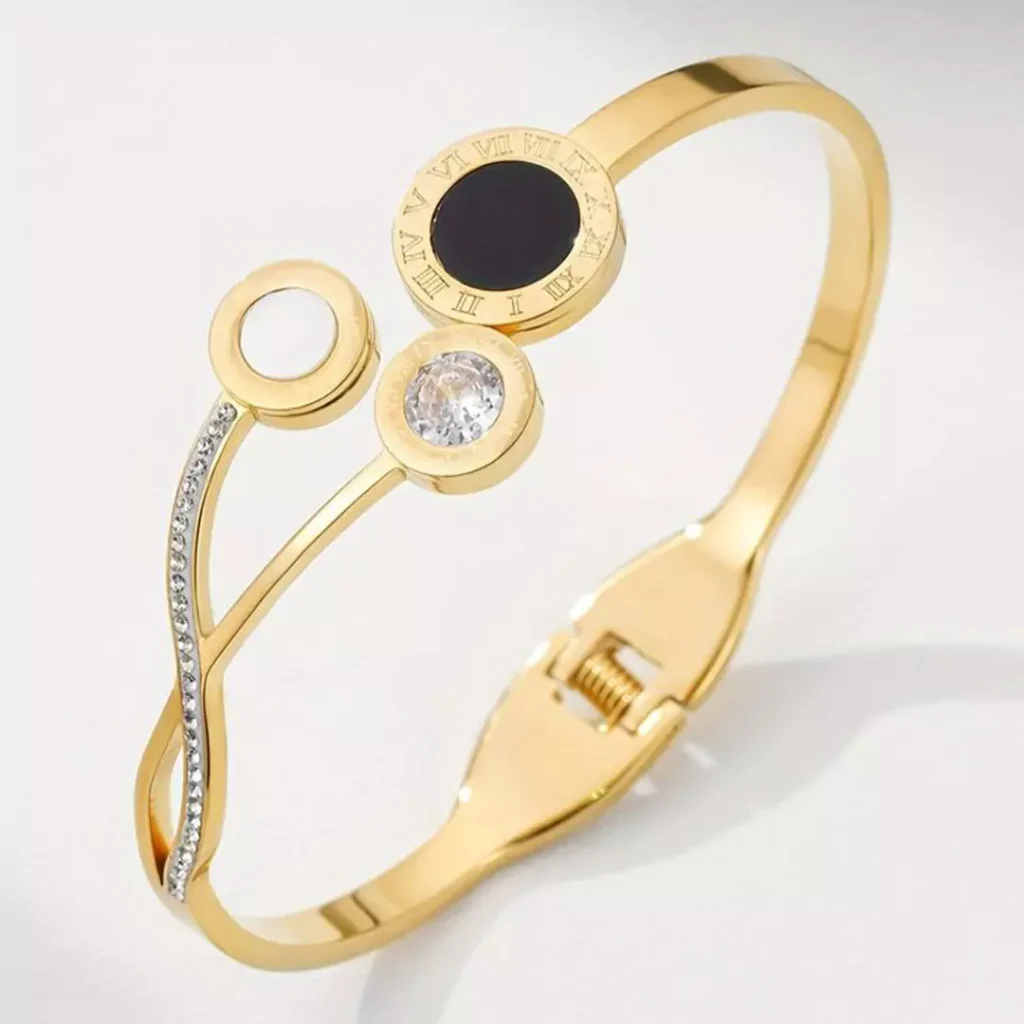 glamorous BVLGARI gold bracelet for girls 