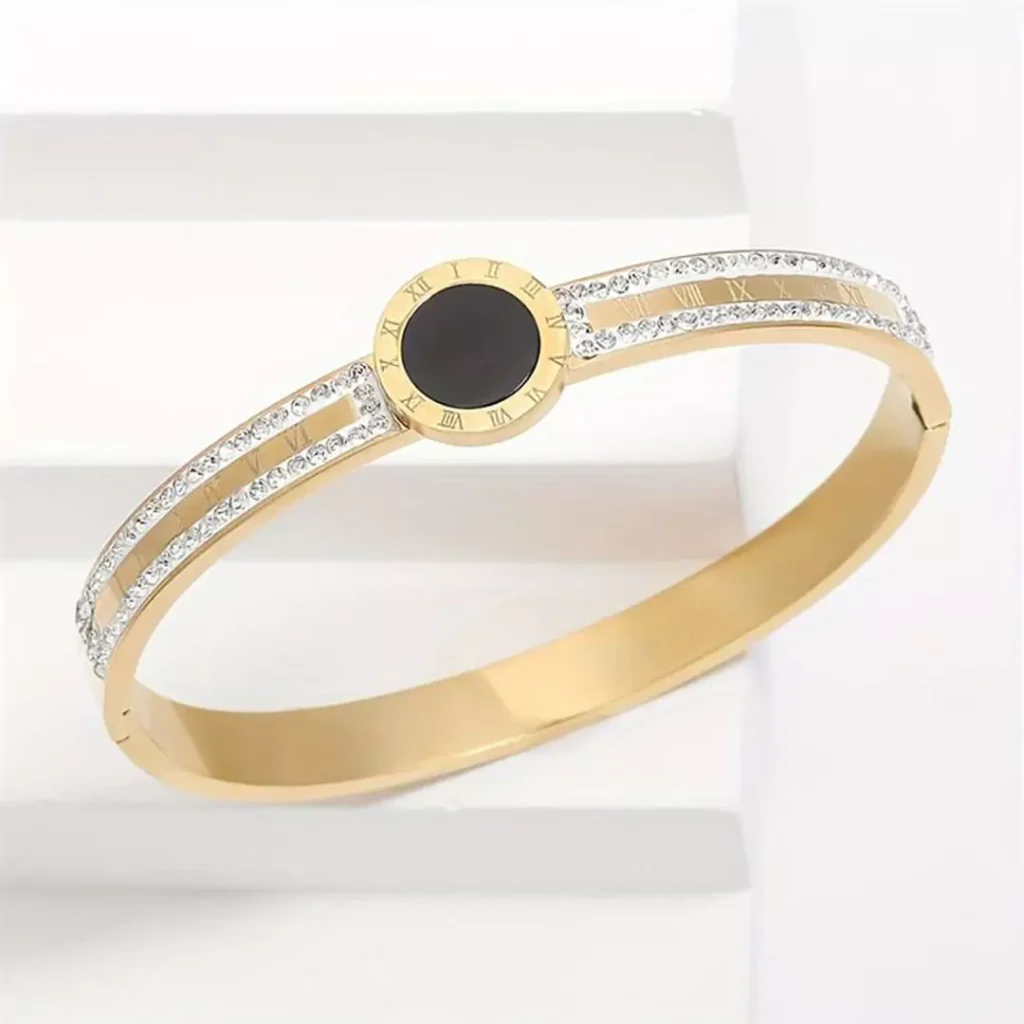 magnificient BVLGARI gold bracelet for girls 