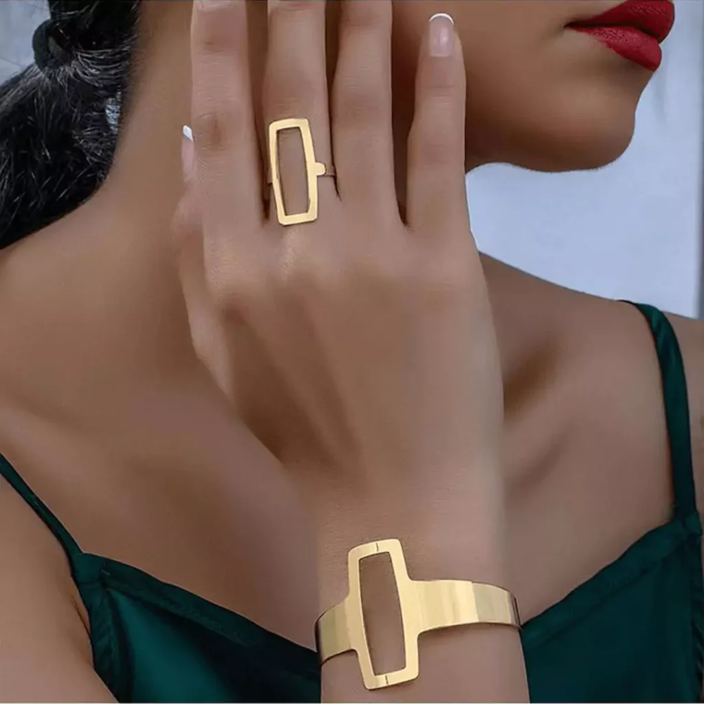 opulent rectangular gold rings for women 