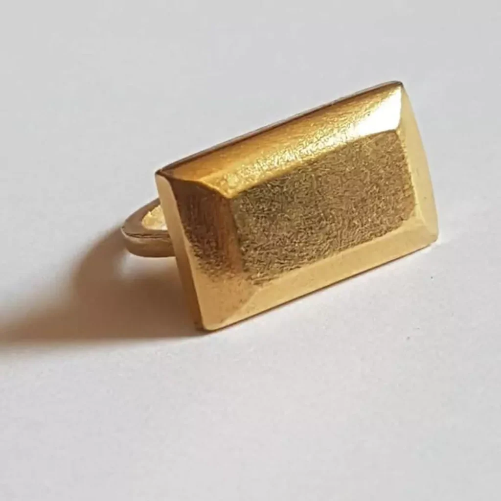 glamorous rectangular gold rings for women 