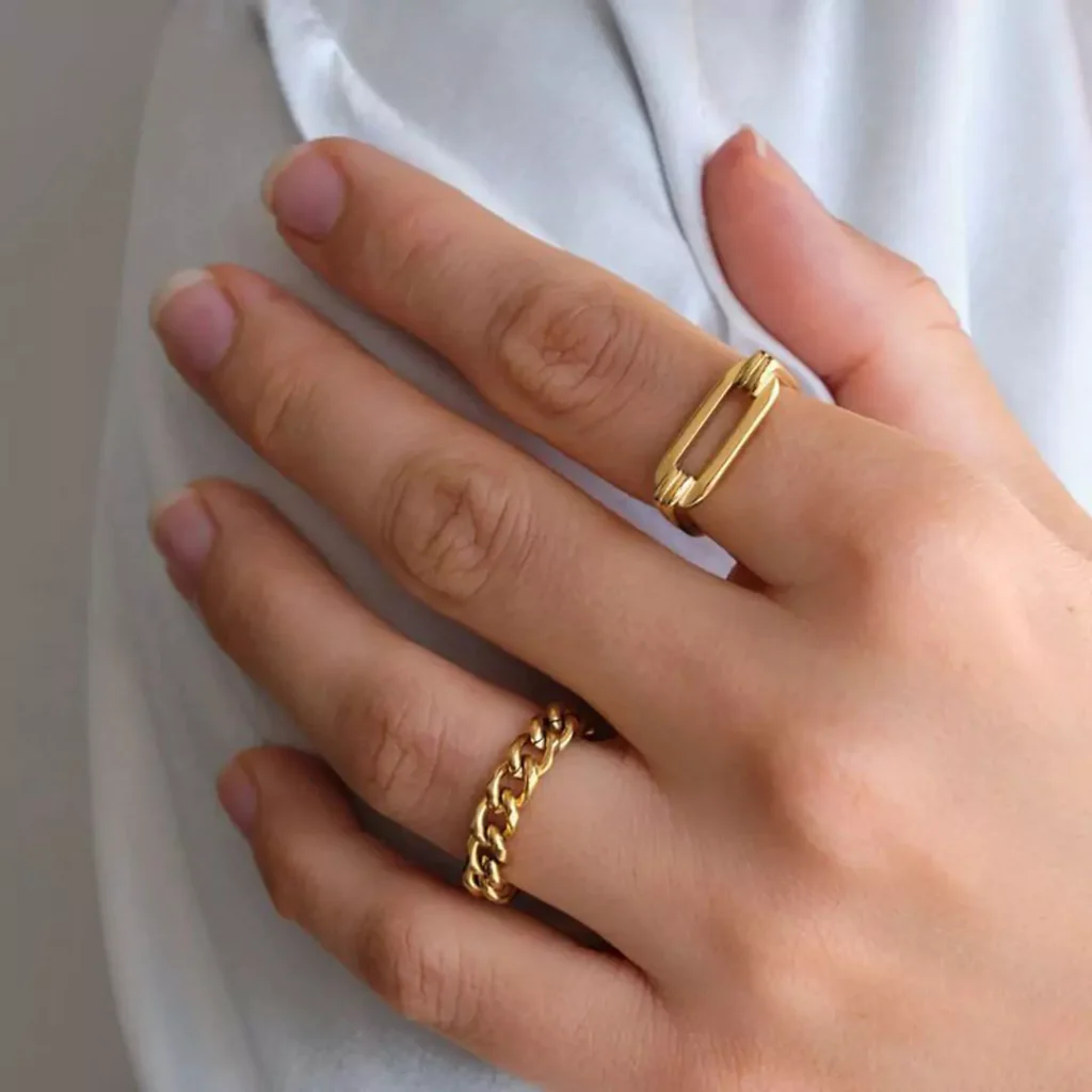 ornate rectangular gold rings for women 