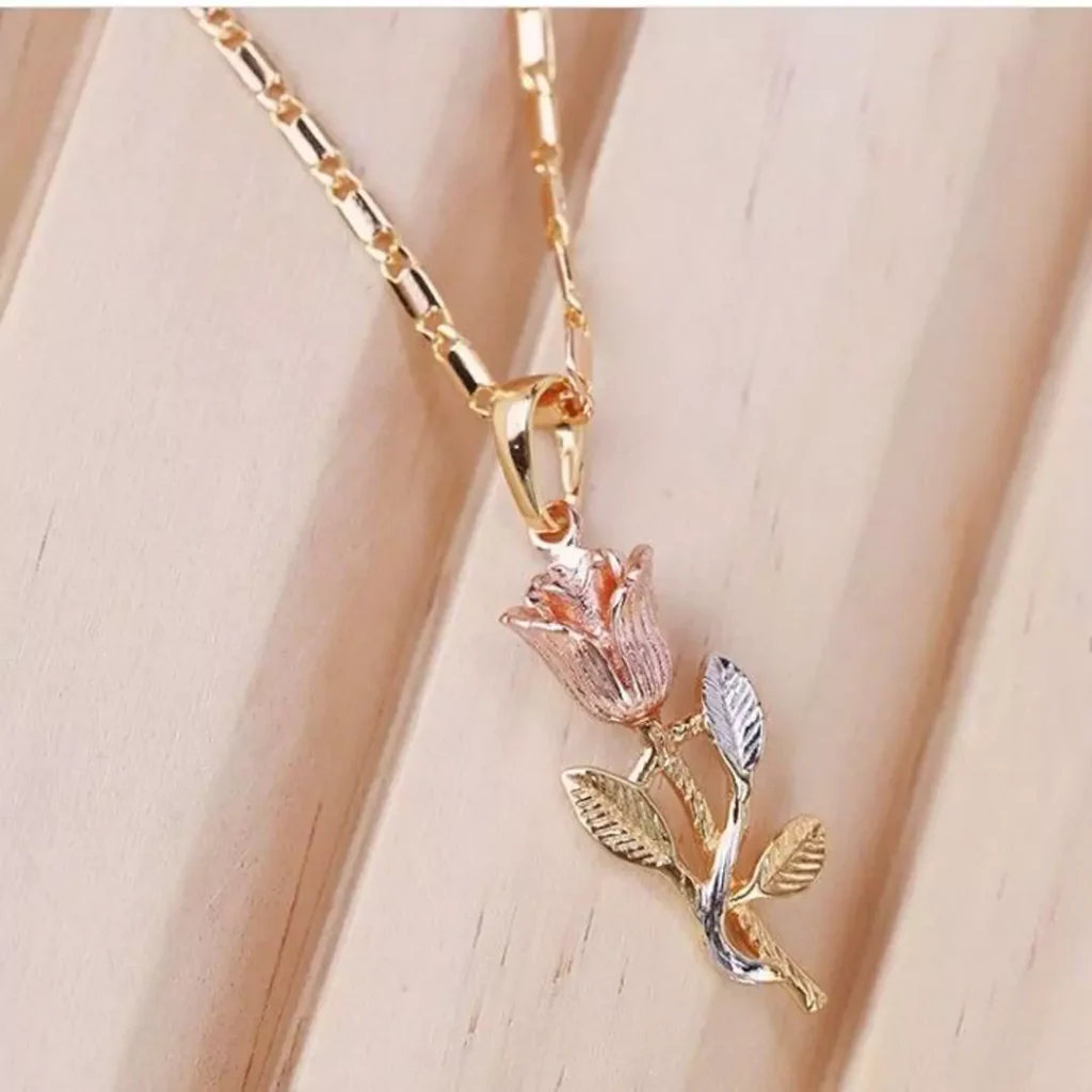 Stylish flower branch design necklaces 