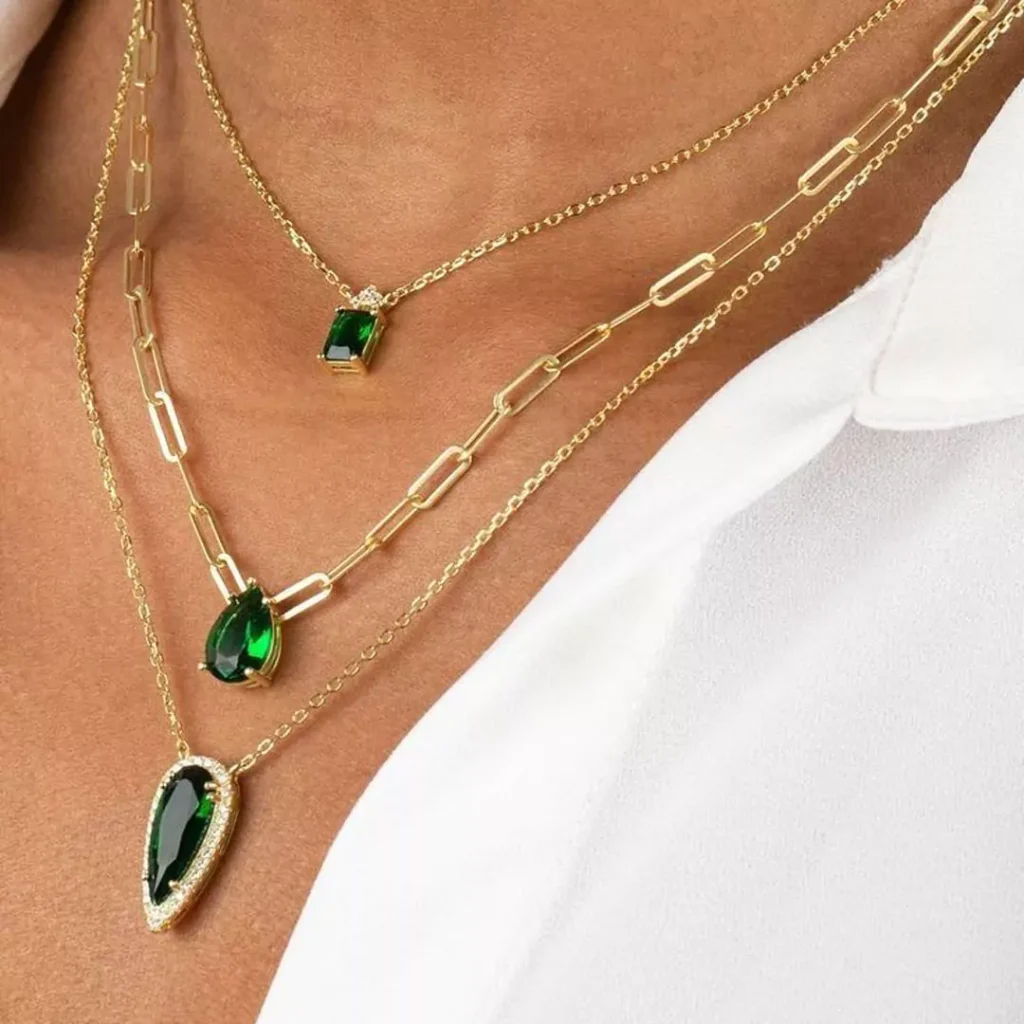 Attractive necklaces with green gems