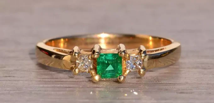 stylish gold rings with square green gemstones