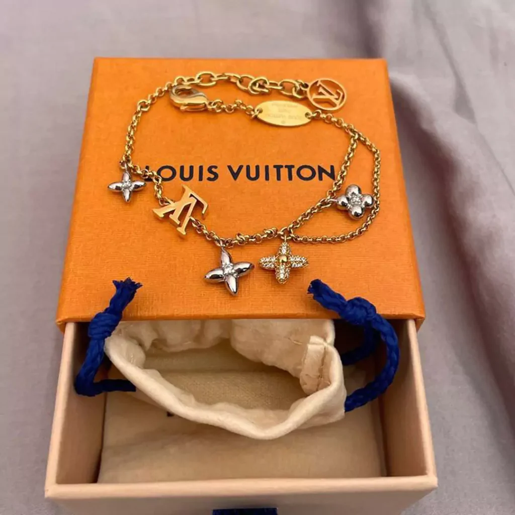 stylish  LV gold bracelets 