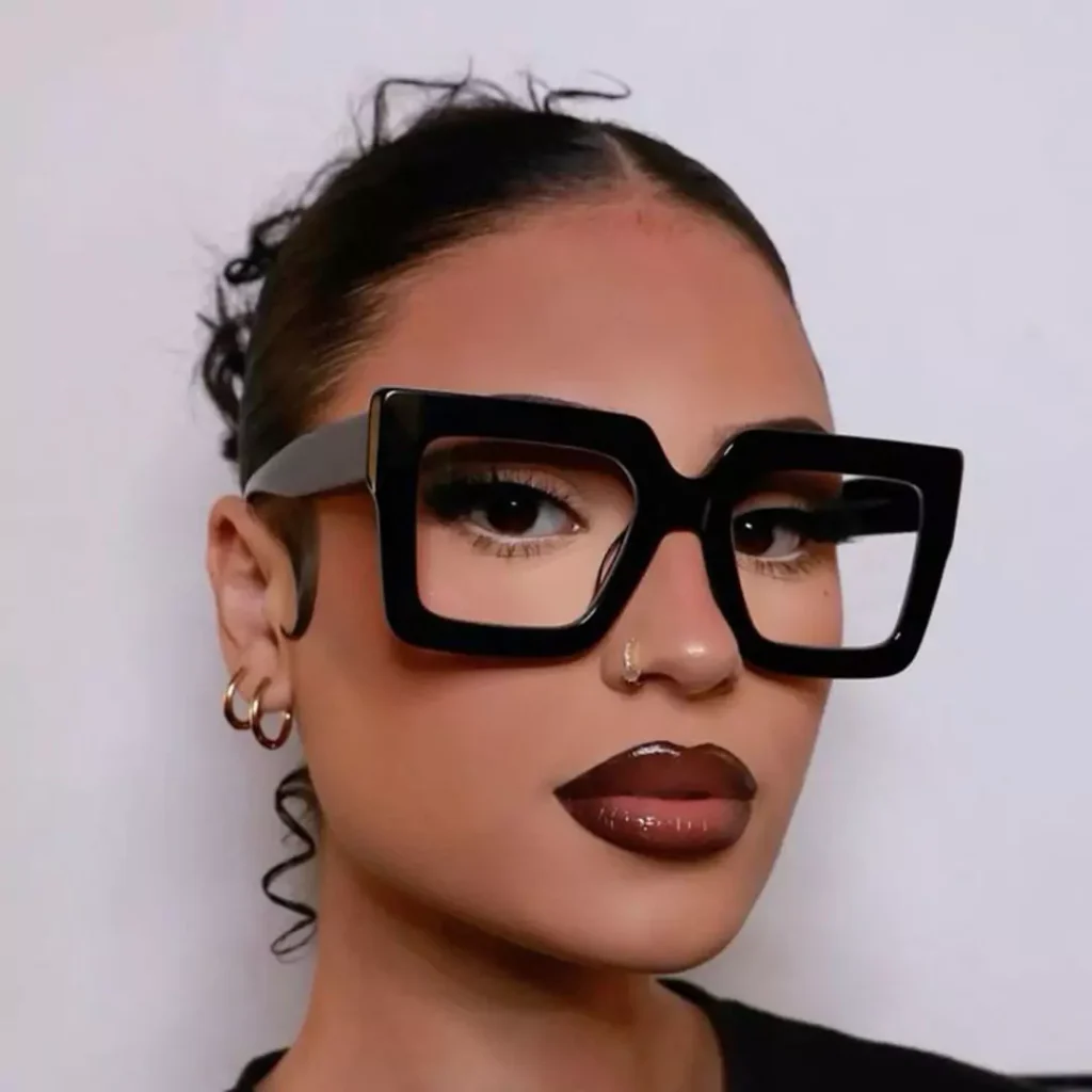 fashionable black glasses for women