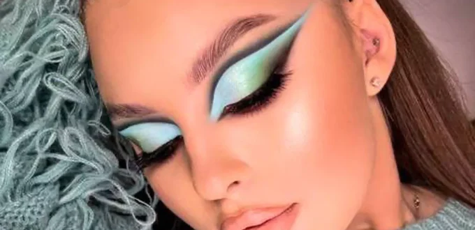 Beautiful linear makeup