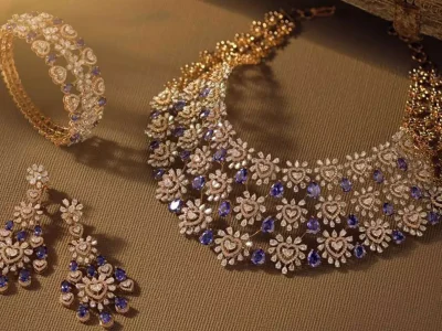 luxurious diamond gold jewelery set