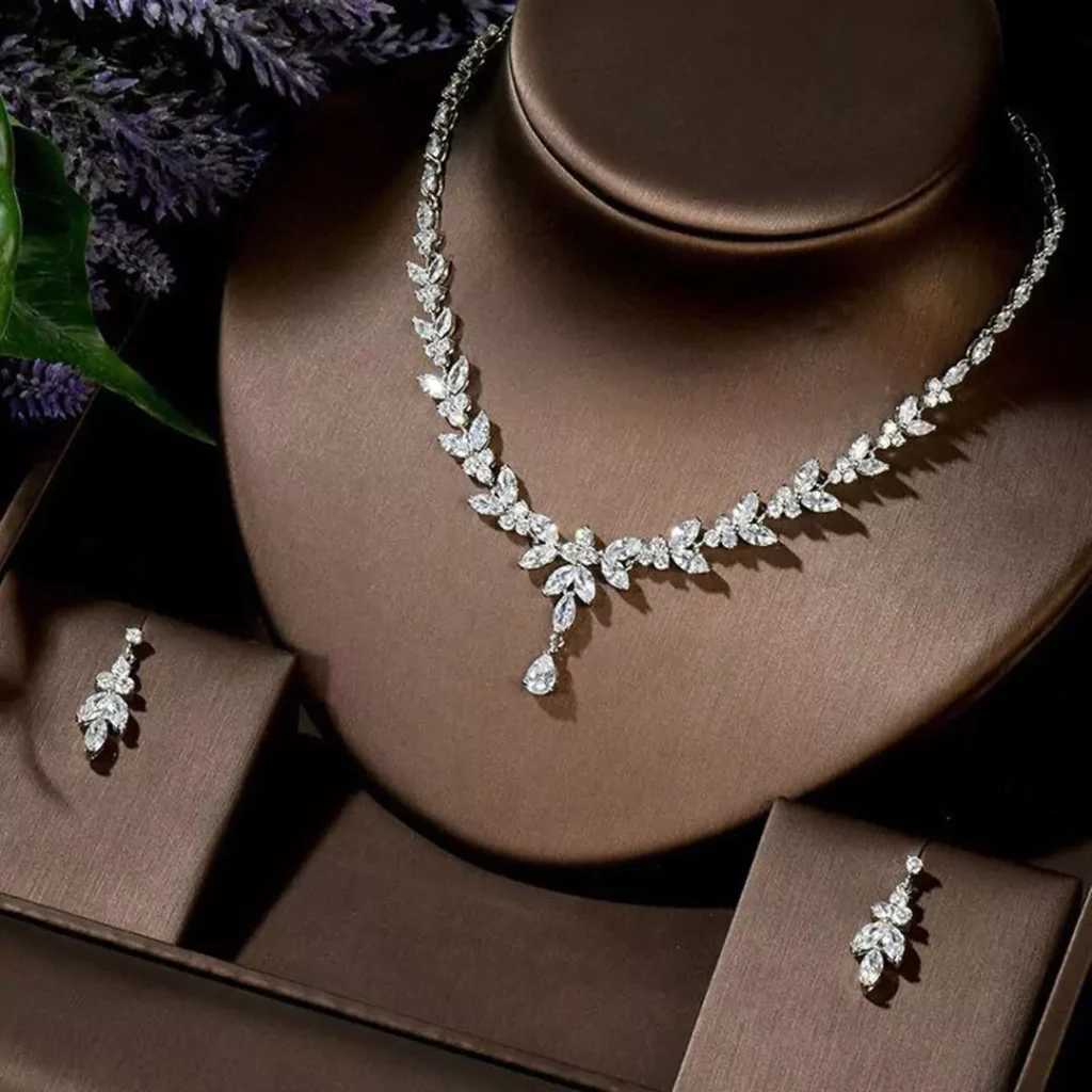 exquisite diamond gold jewelery set