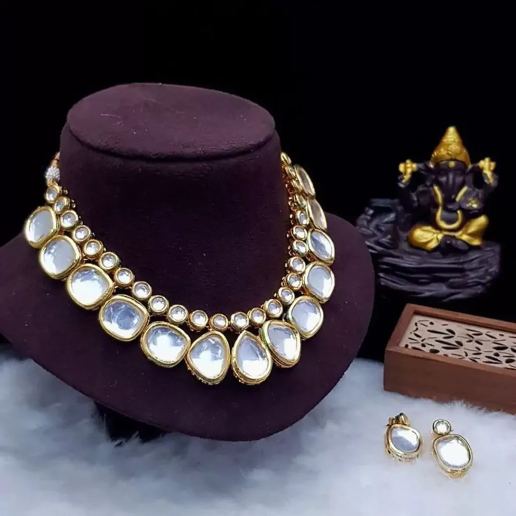 sophisticated Kundan gold jerwelry sets