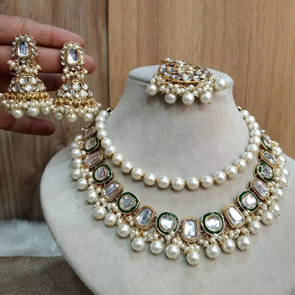 refine Kundan gold jerwelry sets