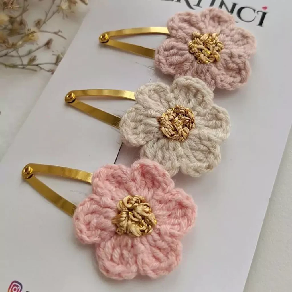 Special Knitted hairpins with flower designs