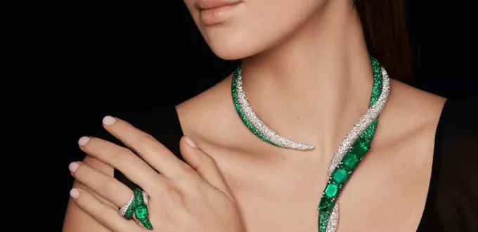 luxurious Emerald gold jewelery set