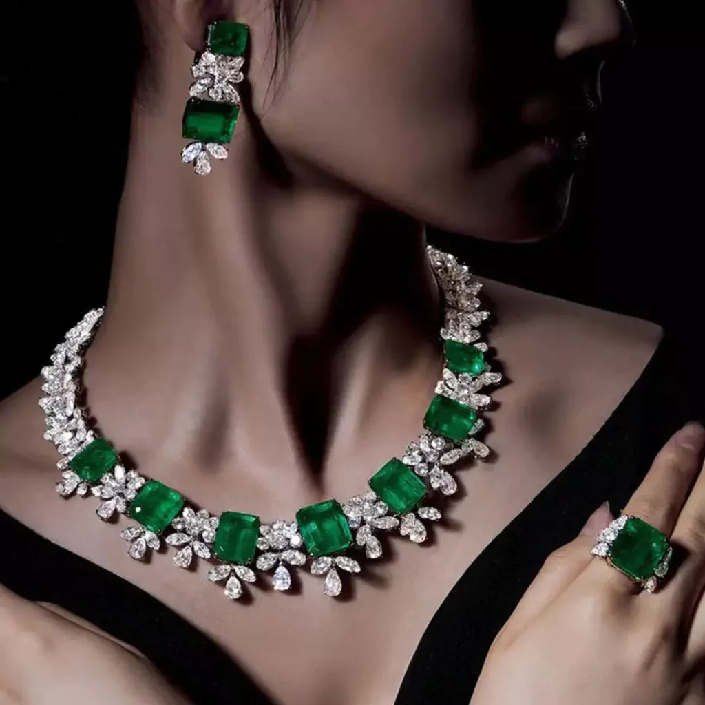 elegant Emerald gold jewelery set