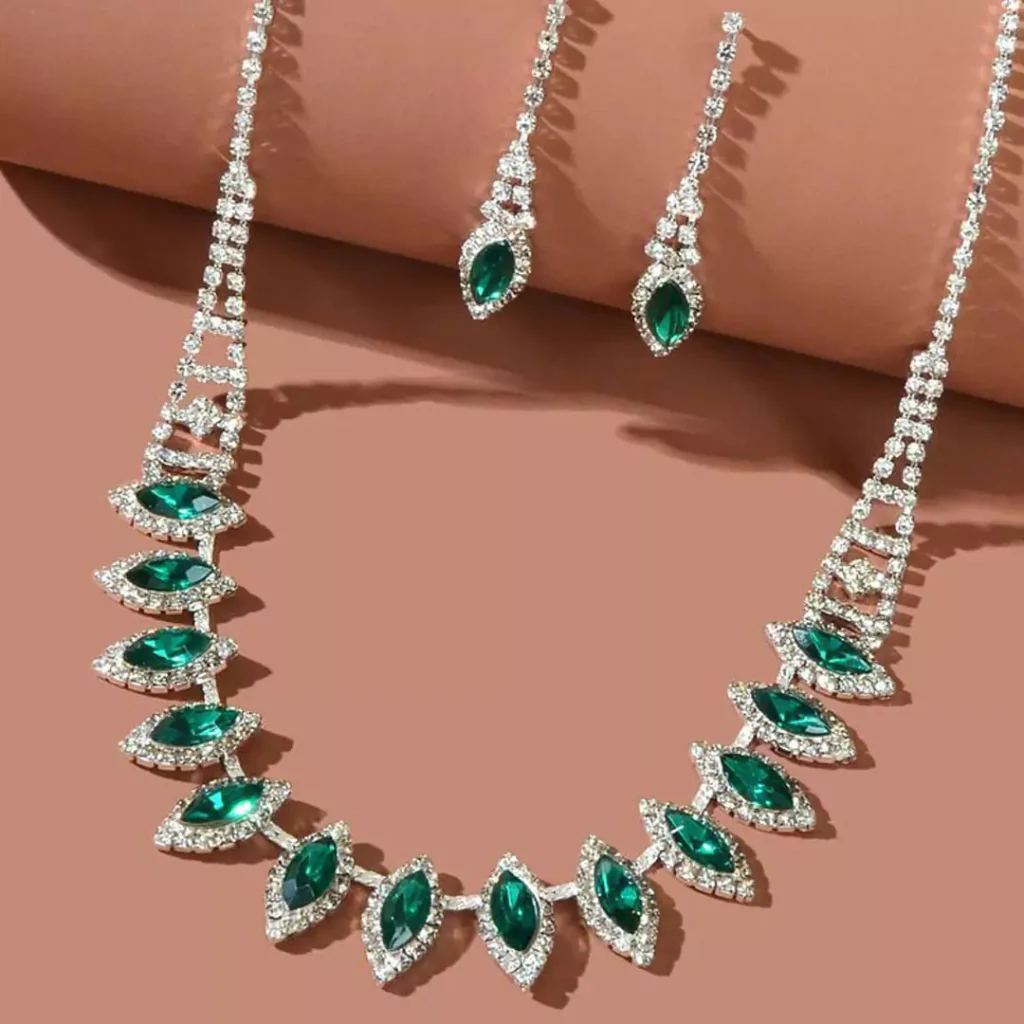 delicate Emerald gold jewelery set