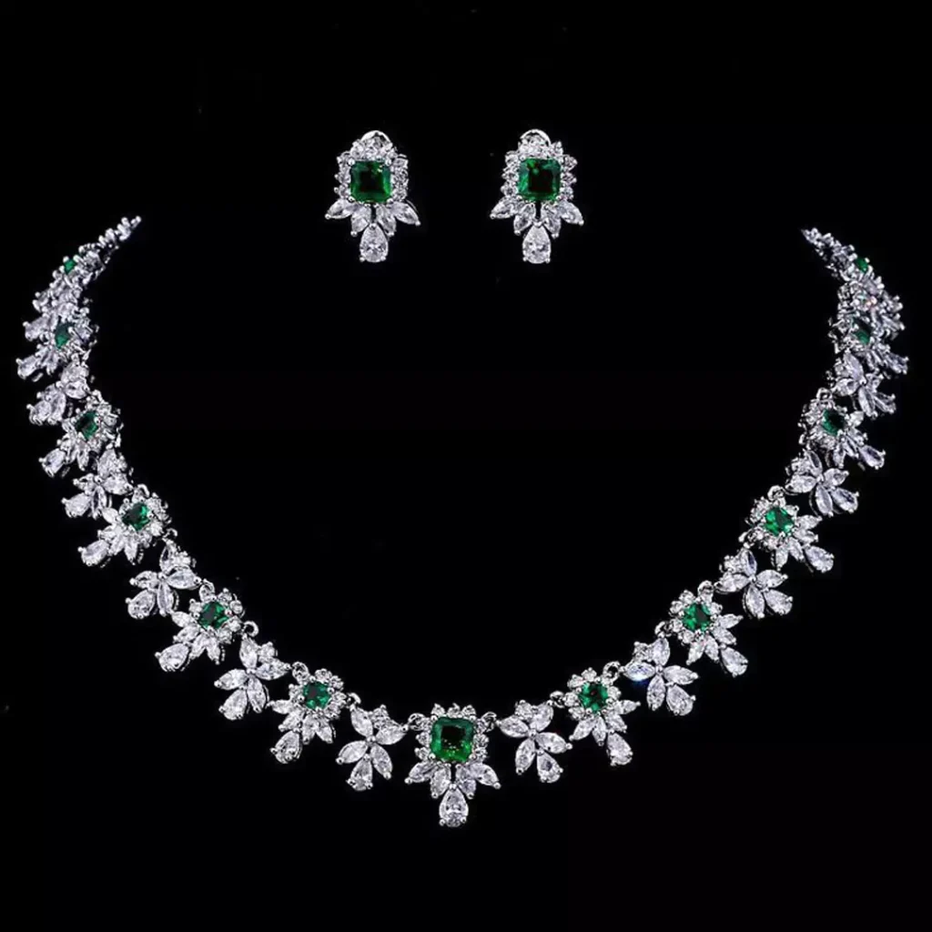 exquisite Emerald gold jewelery set