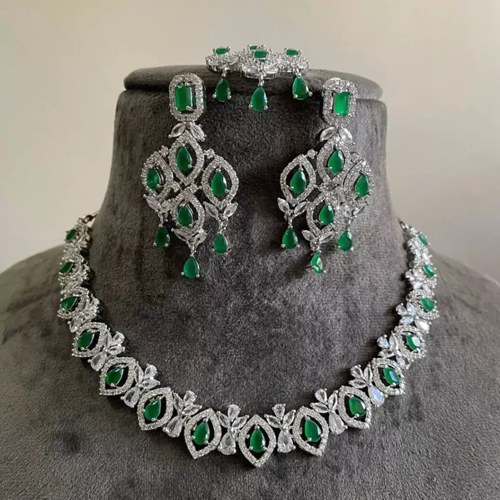 opulent Emerald gold jewelery set