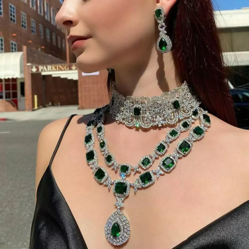 magnificent Emerald gold jewelery set