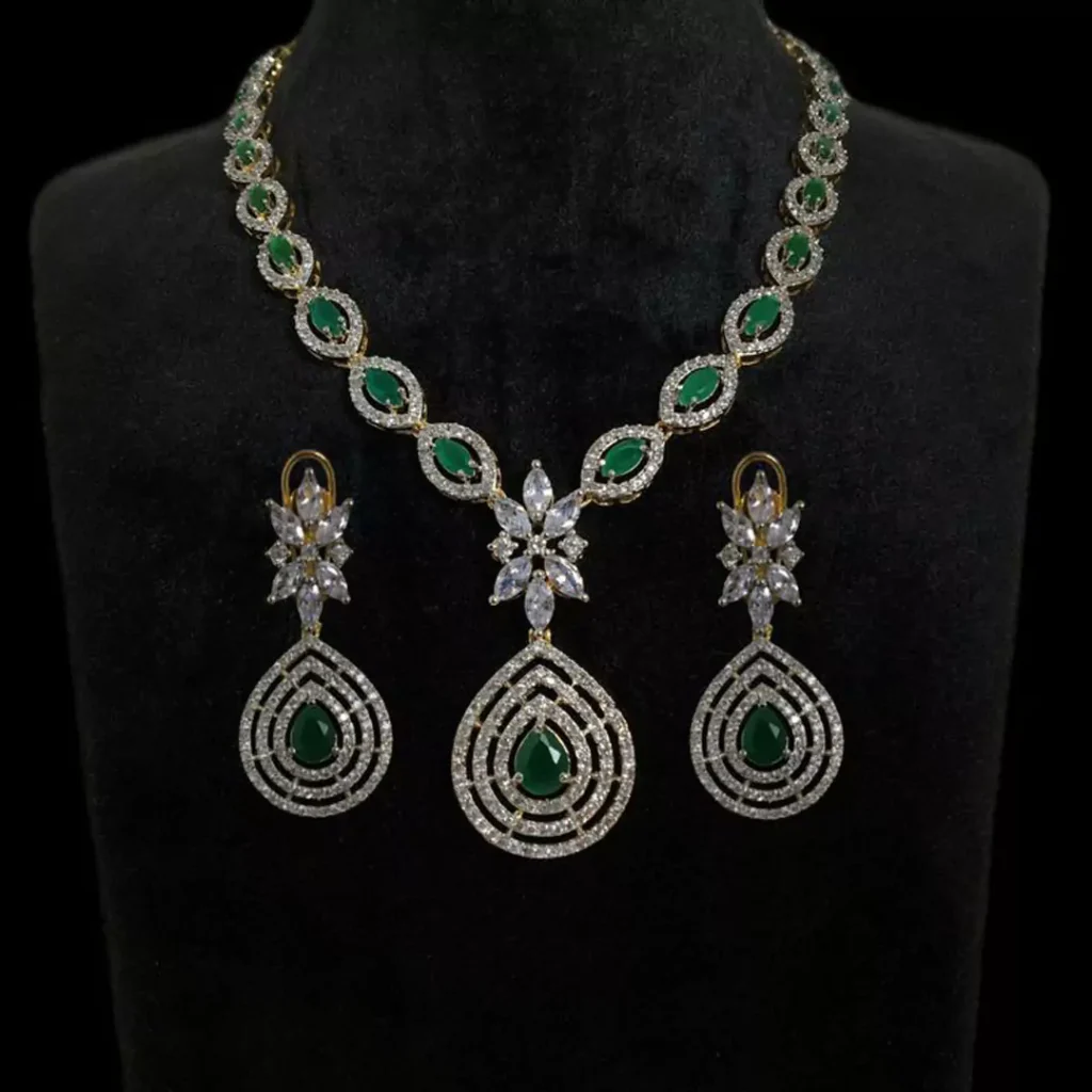 precious Emerald gold jewelery set