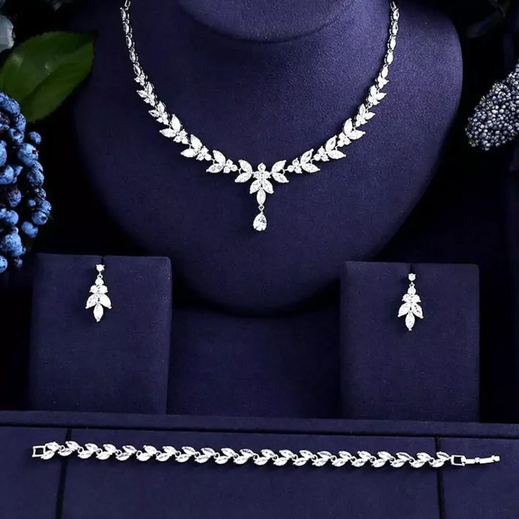 luxurious modern gold jewelry set