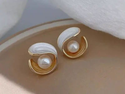 stylish pearl gold stud earrings