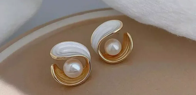 stylish pearl gold stud earrings