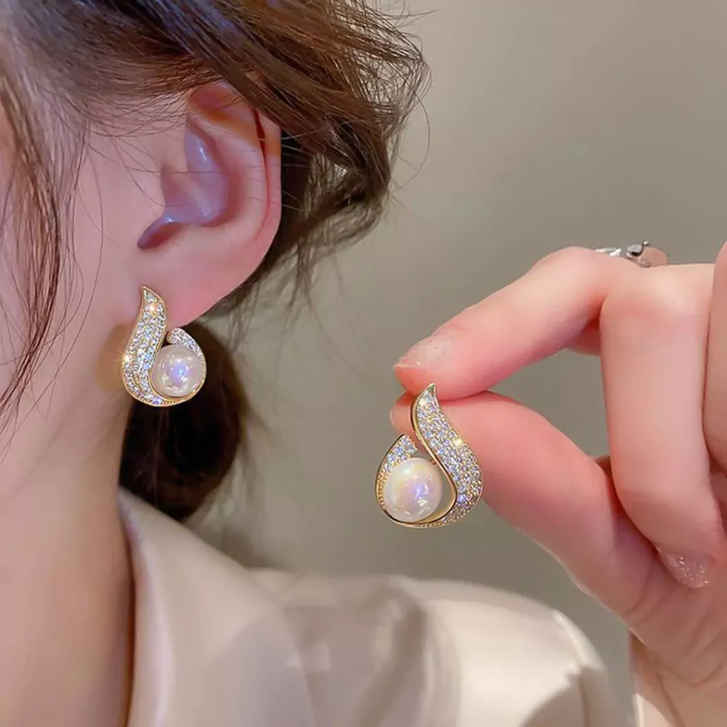 exquisite pearl gold stud earrings